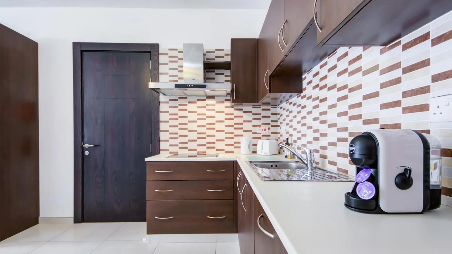 Stylish 2Br Apt With Balconies In St Julians, Paceville - Apt 6 By Vaganza St. Julian's Malta